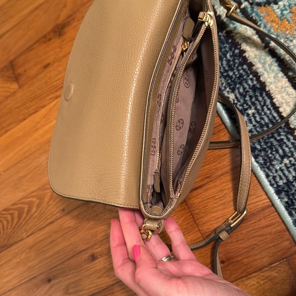 Tory Burch Tan Leather Crossbody Bag - Picture 4 of 12